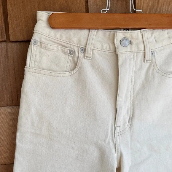 Madewell Curvy 90s Straight Jeans in Off-White - Picture 3 of 9